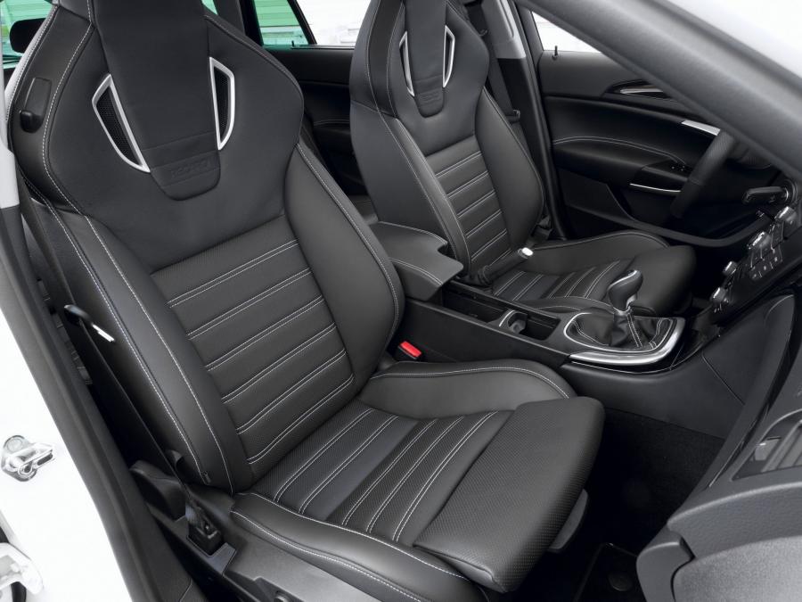 Интерьер Opel Insignia OPC Sports Tourer 2009 года  (фото 17 из 49)